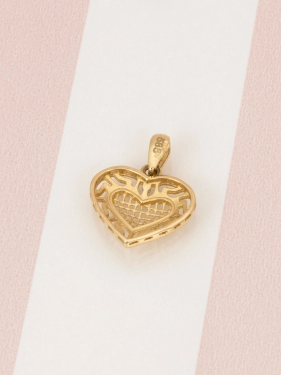Złota zawieszka 585 małe ażurowe serce zdobione widok z tyłu